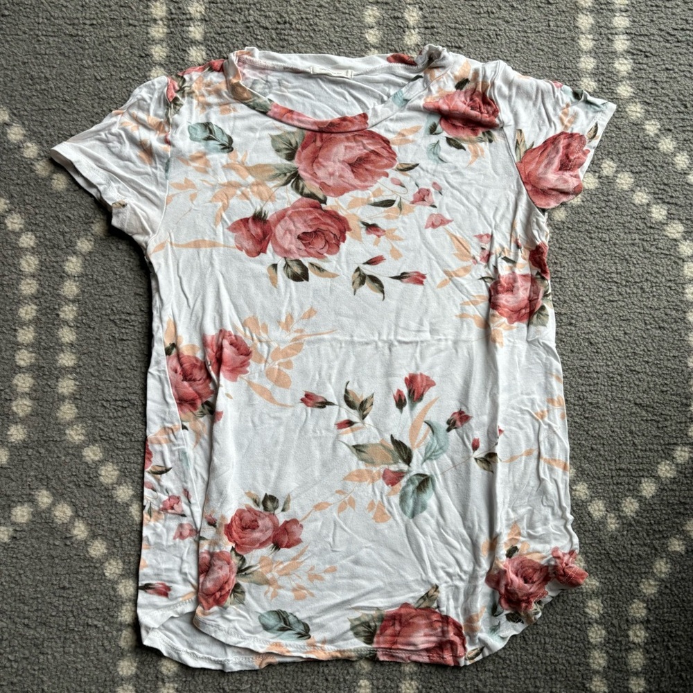 12 Pm By Mon Ami White Short Sleeve Tee with Rose Print